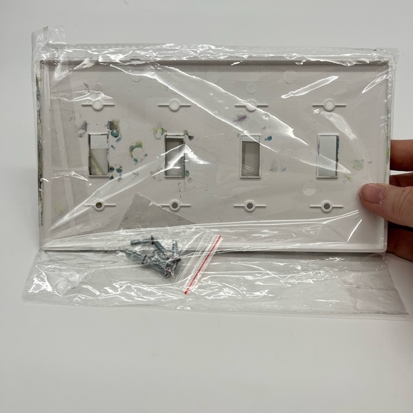 NWT Hello Kitty Quadruple Light Switch Plate - Picture 3 of 4